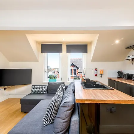 On The Hill Apartment